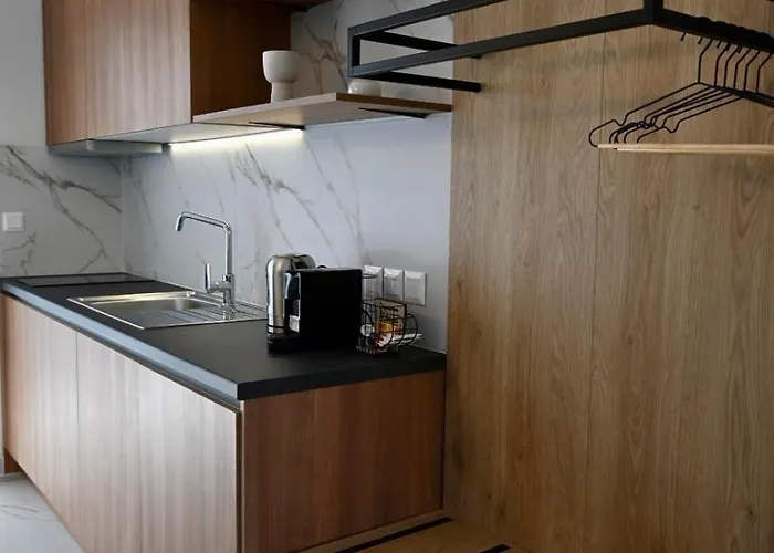 Four Shades Luxury 4*