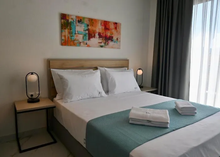 Four Shades Luxury 萨尔蒂