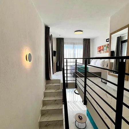 Апарт-отель Four Shades Luxury 4*