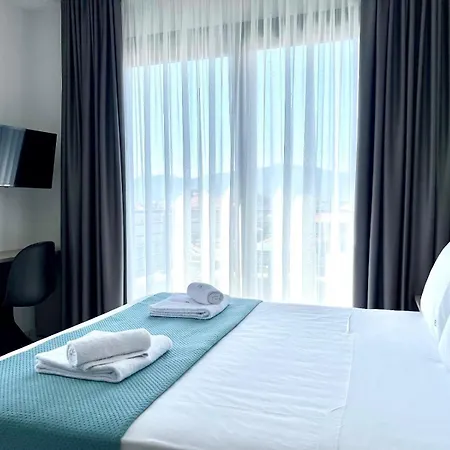 Апарт-отель Four Shades Luxury