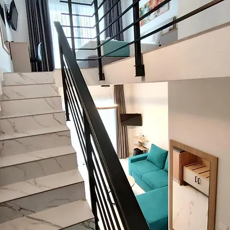 Four Shades Luxury Апарт-отель 4*