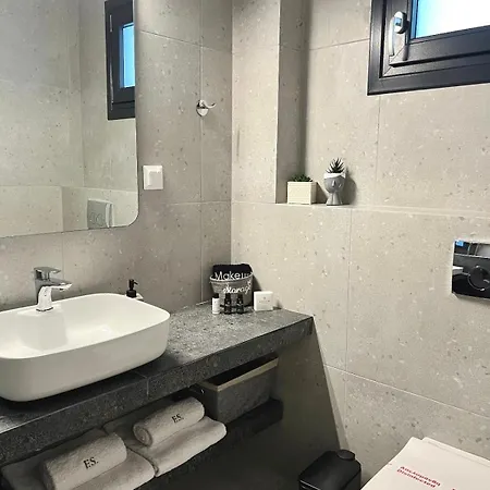 Four Shades Luxury Апарт-отель 4*