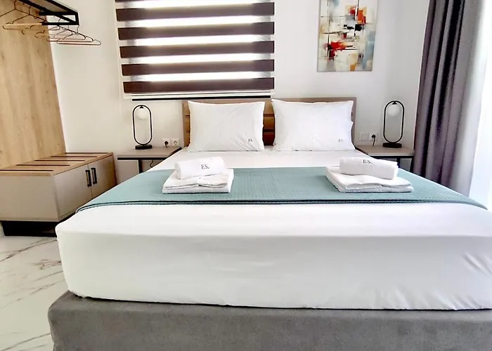 Four Shades Luxury Aparthotel 4*