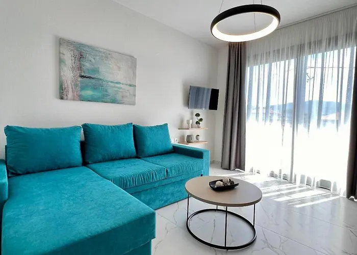 Four Shades Luxury Aparthotel Sarti