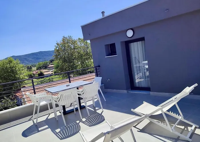 Aparthotel Four Shades Luxury Sarti