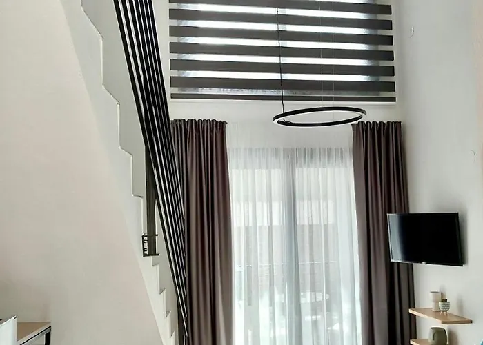 Four Shades Luxury 4*