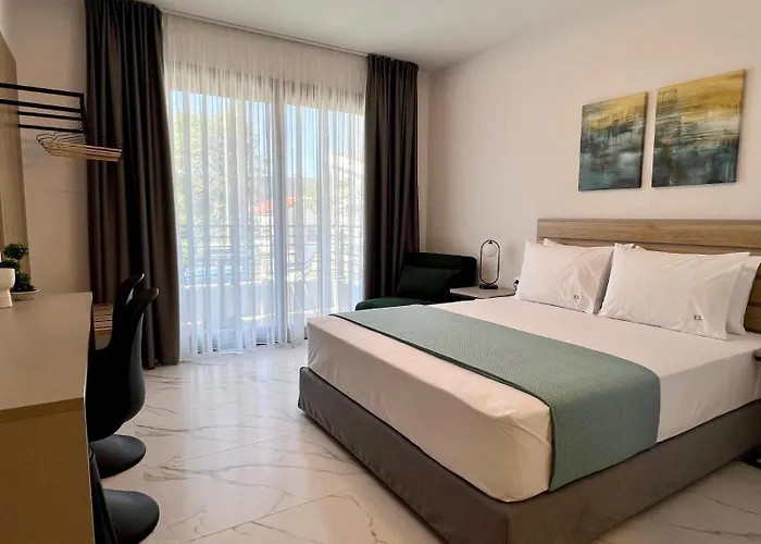 Four Shades Luxury Aparthotel Sarti