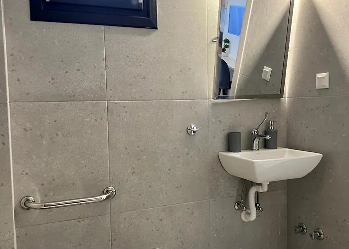 Four Shades Luxury Aparthotel