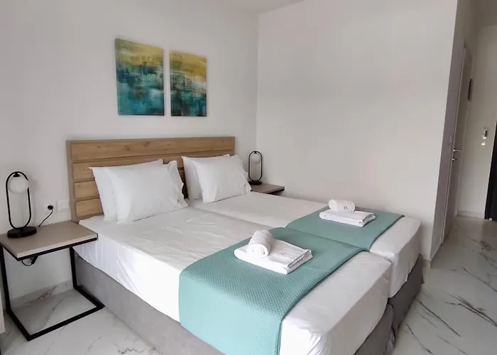 Four Shades Luxury 4*