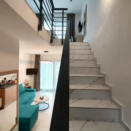 Four Shades Luxury 4*