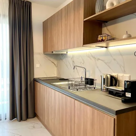 Four Shades Luxury 4*