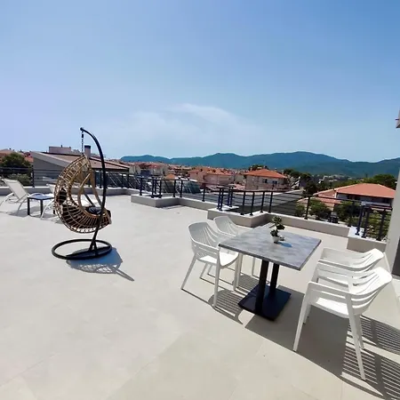 Four Shades Luxury Apartmanhotel