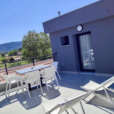 Apartmanhotel Four Shades Luxury Szárti