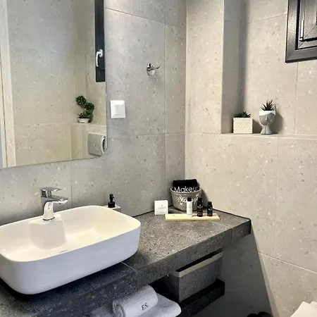 Four Shades Luxury 4* Szárti