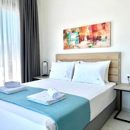 Four Shades Luxury Apartmanhotel