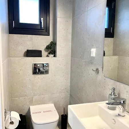 Four Shades Luxury 4*