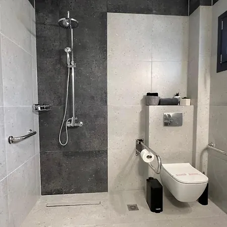 Four Shades Luxury 4*