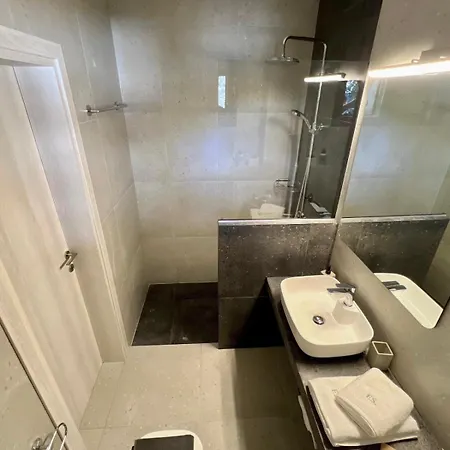 Four Shades Luxury 4* Szárti