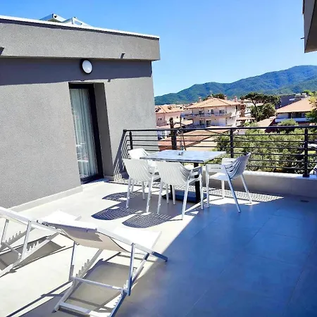 Four Shades Luxury Apartmanhotel