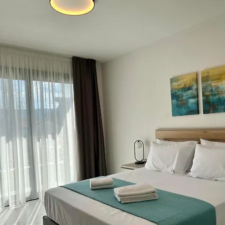 Apartmanhotel Four Shades Luxury Szárti