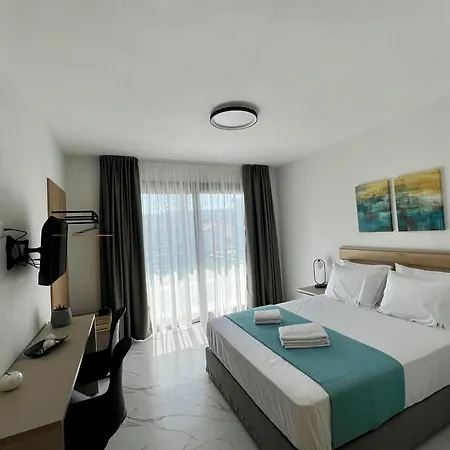Four Shades Luxury Apartmanhotel 4*