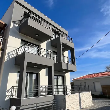 Four Shades Luxury 4*