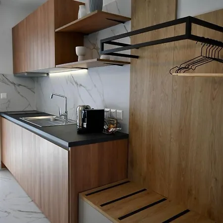 Four Shades Luxury 4*