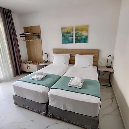 Four Shades Luxury 4*