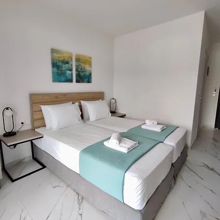 Four Shades Luxury 4*