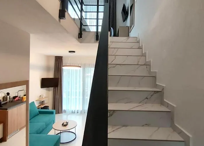 Four Shades Luxury 4*