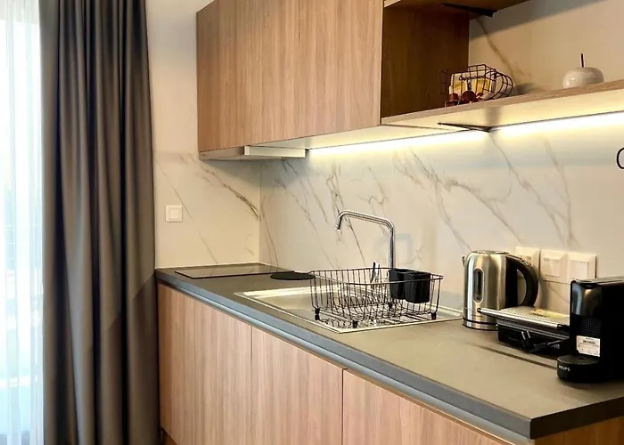 Four Shades Luxury 4*
