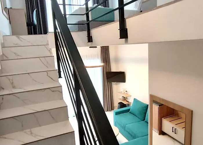 Four Shades Luxury Appart hôtel 4*