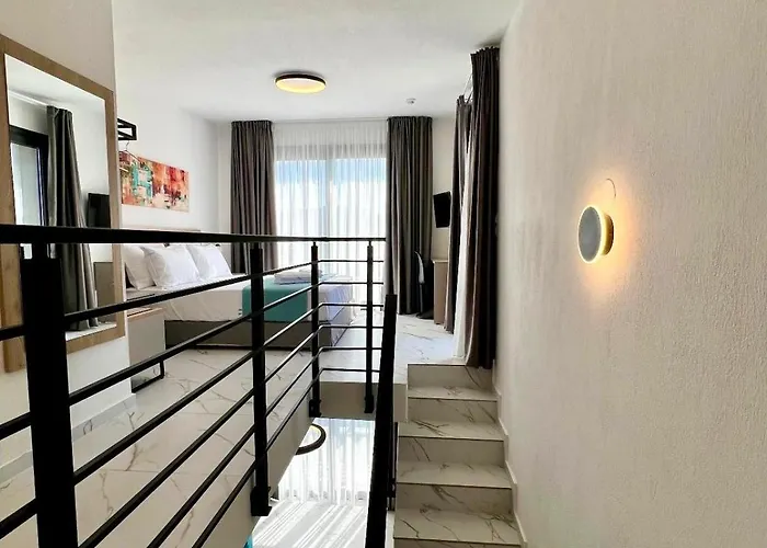 Four Shades Luxury 4*