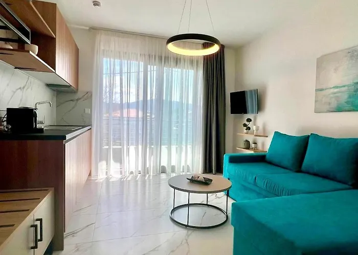 Four Shades Luxury Sarti