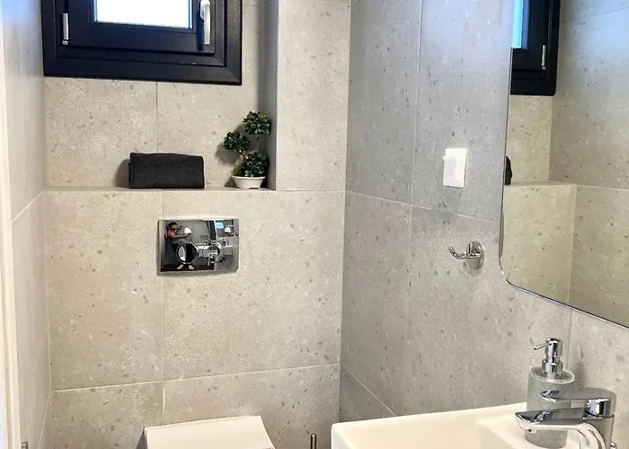 Four Shades Luxury 4*