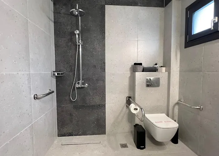 Four Shades Luxury 4*