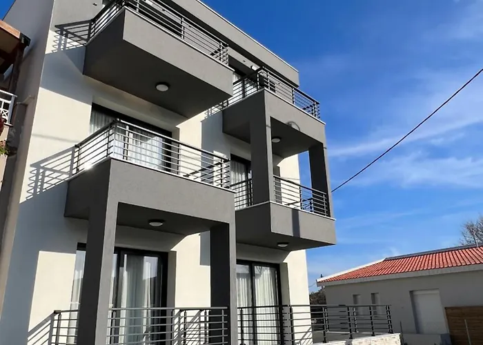 Four Shades Luxury 4*
