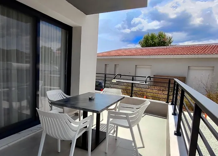 Appart hôtel Four Shades Luxury Sarti