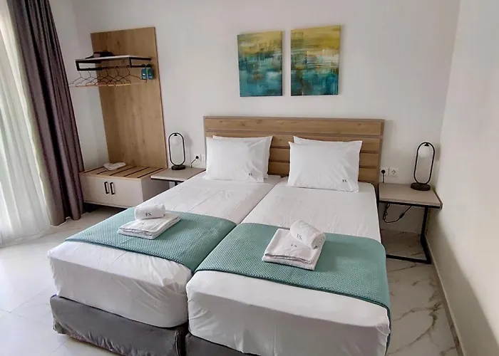 Four Shades Luxury 4*